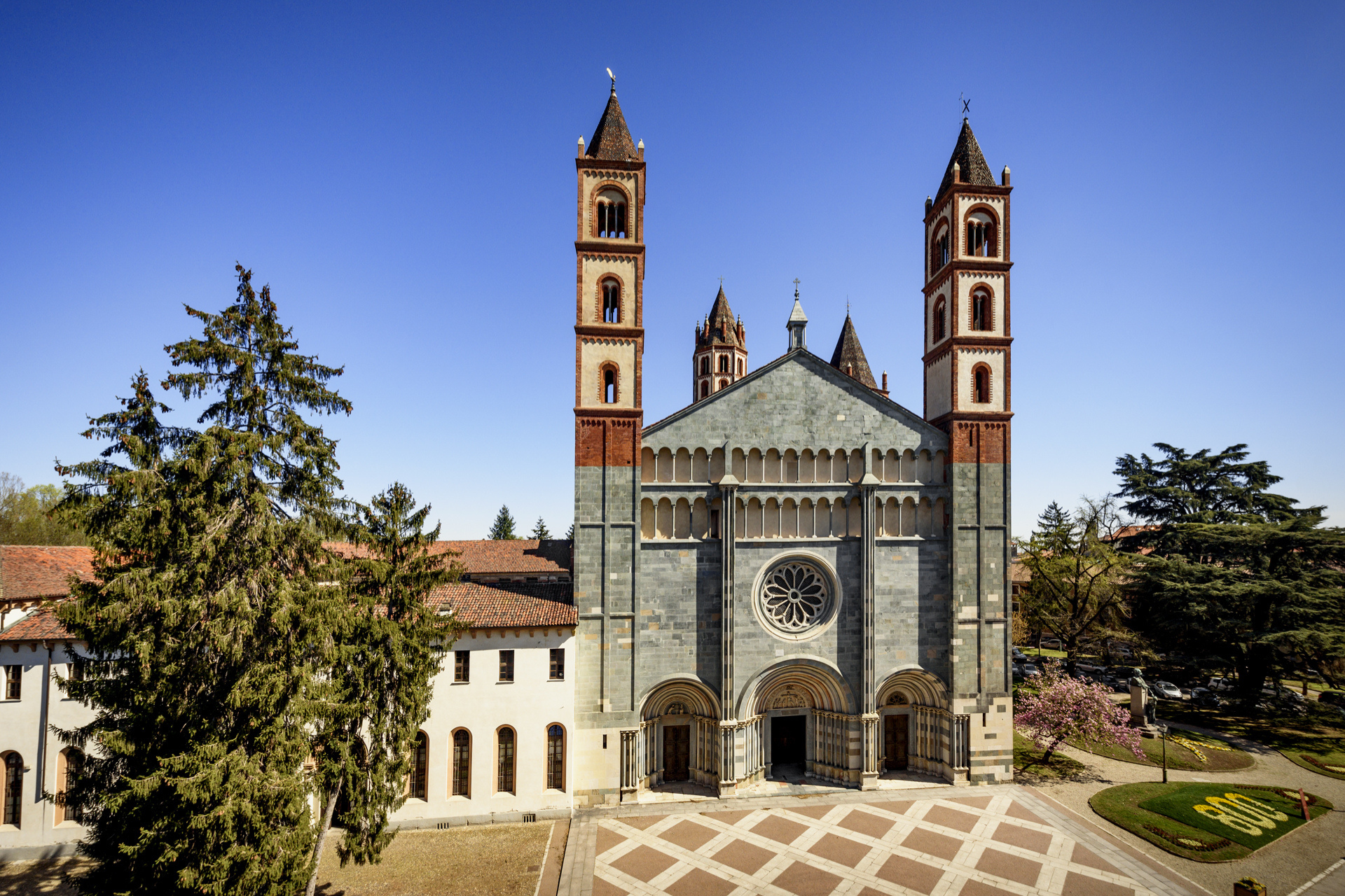 Basilica di Sant’Andrea a Vercelli: il capolavoro tra romanico e gotico