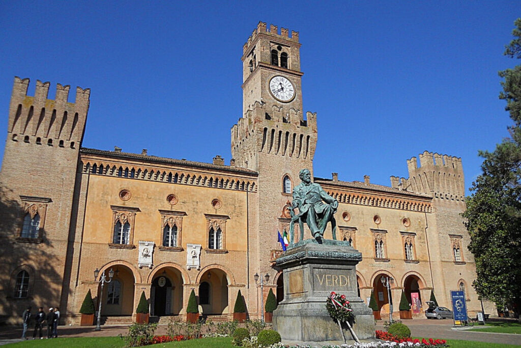 Busseto, Monumento a Verdi