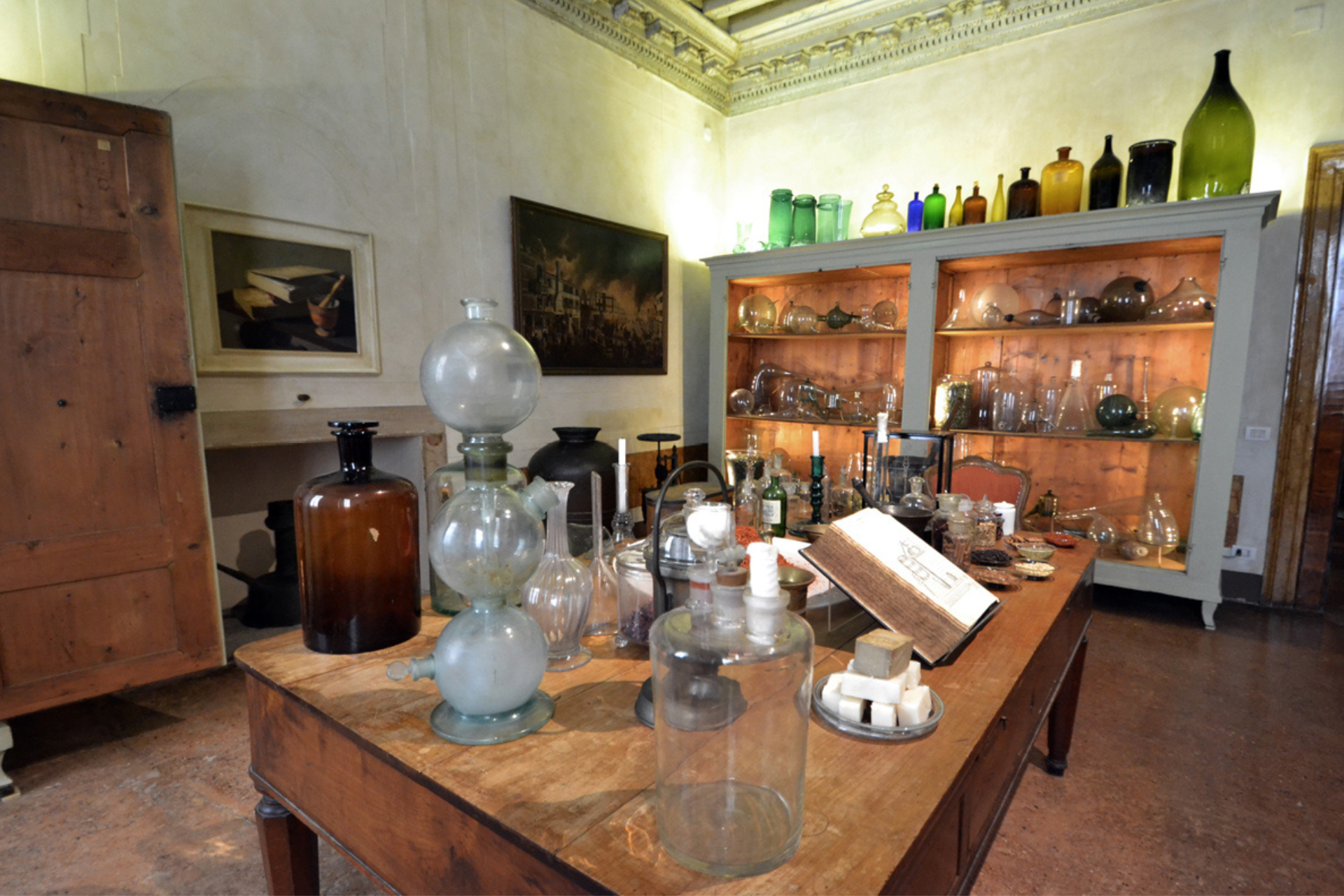 Palazzo Mocenigo a Venezia: il museo del profumo e del costume