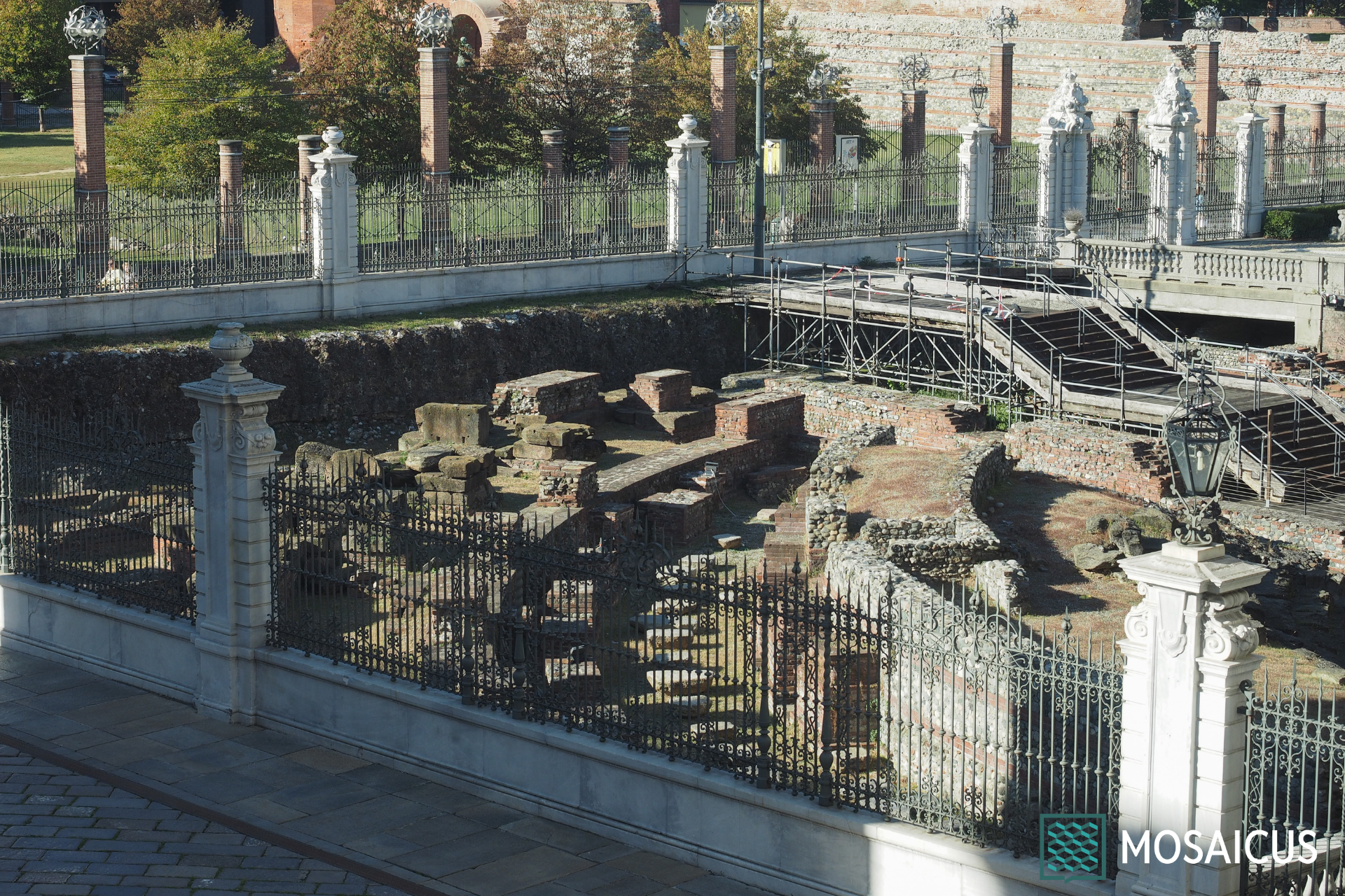 Torino romana: visita guidata tra Porta Palatina e Teatro Romano