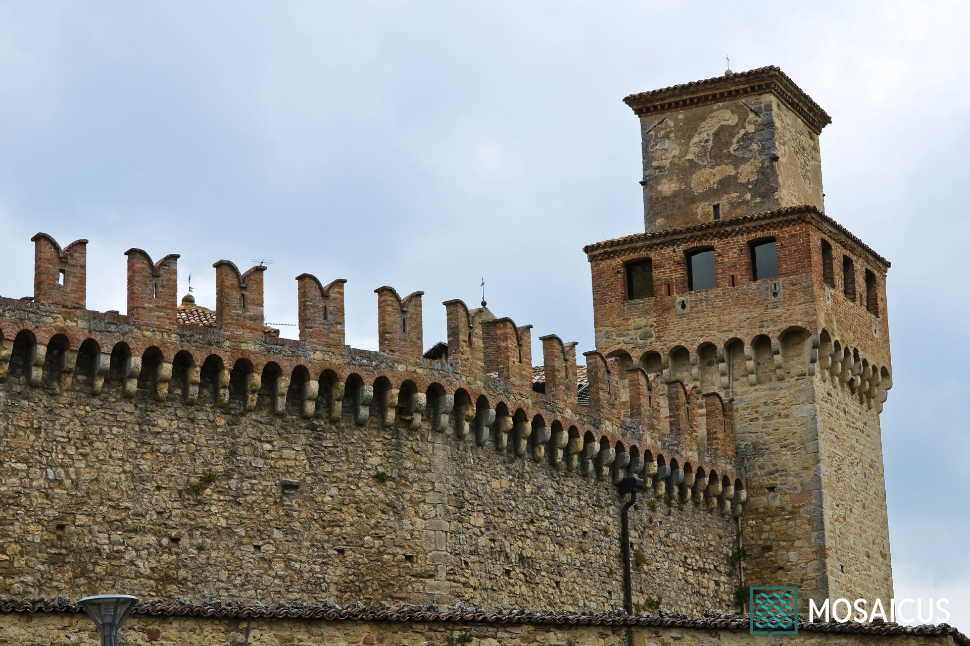 Visita guidata al Castello di Vigoleno: borgo medievale tra Piacenza e Parma