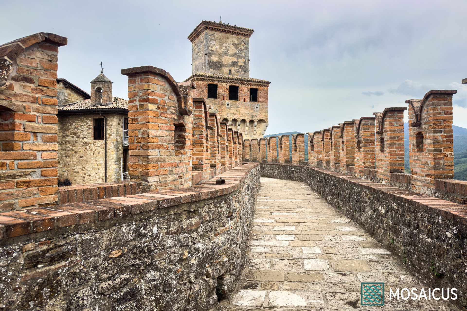 Visita guidata al Castello di Vigoleno: borgo medievale tra Piacenza e Parma