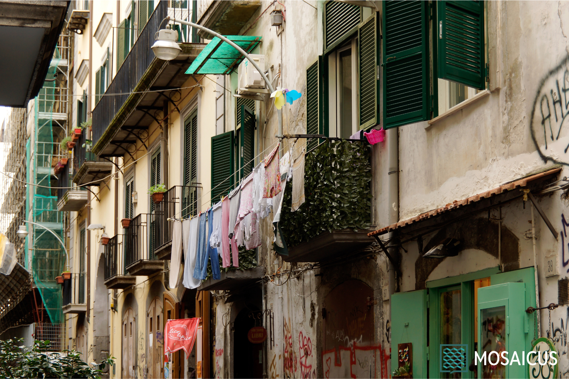 Quartieri Spagnoli di Napoli tra storia, murales e tradizioni