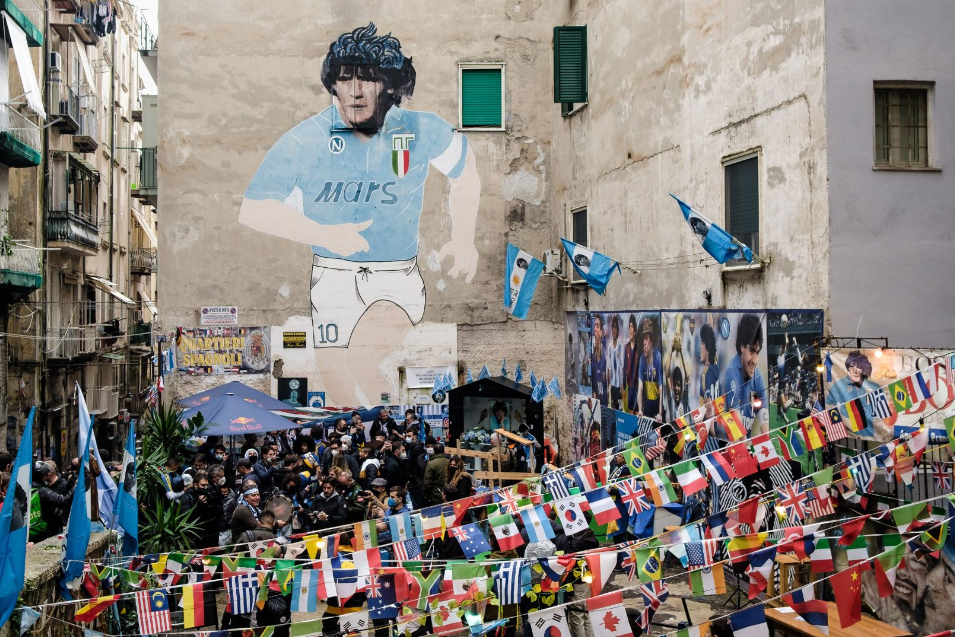 Quartieri Spagnoli di Napoli tra storia, murales e tradizioni