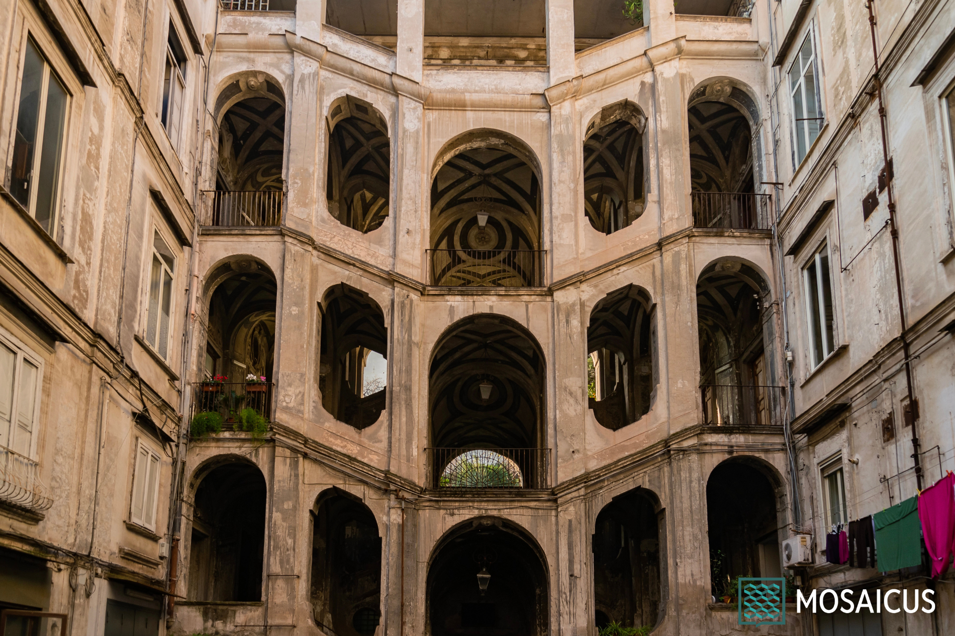 Rione Sanità di Napoli tra catacombe, palazzi e Cimitero delle Fontanelle